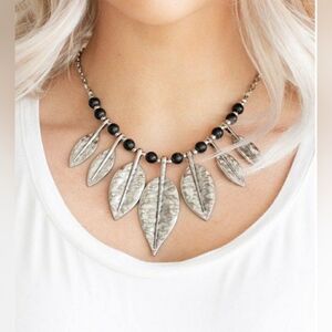 💥4/$10  Beaded leaf design SS necklace and earrings set, NWT
